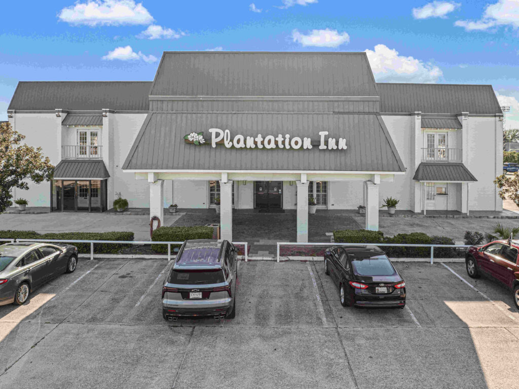 Hotels near Houma Airport offering convenience and comfort for travelers in a rush.